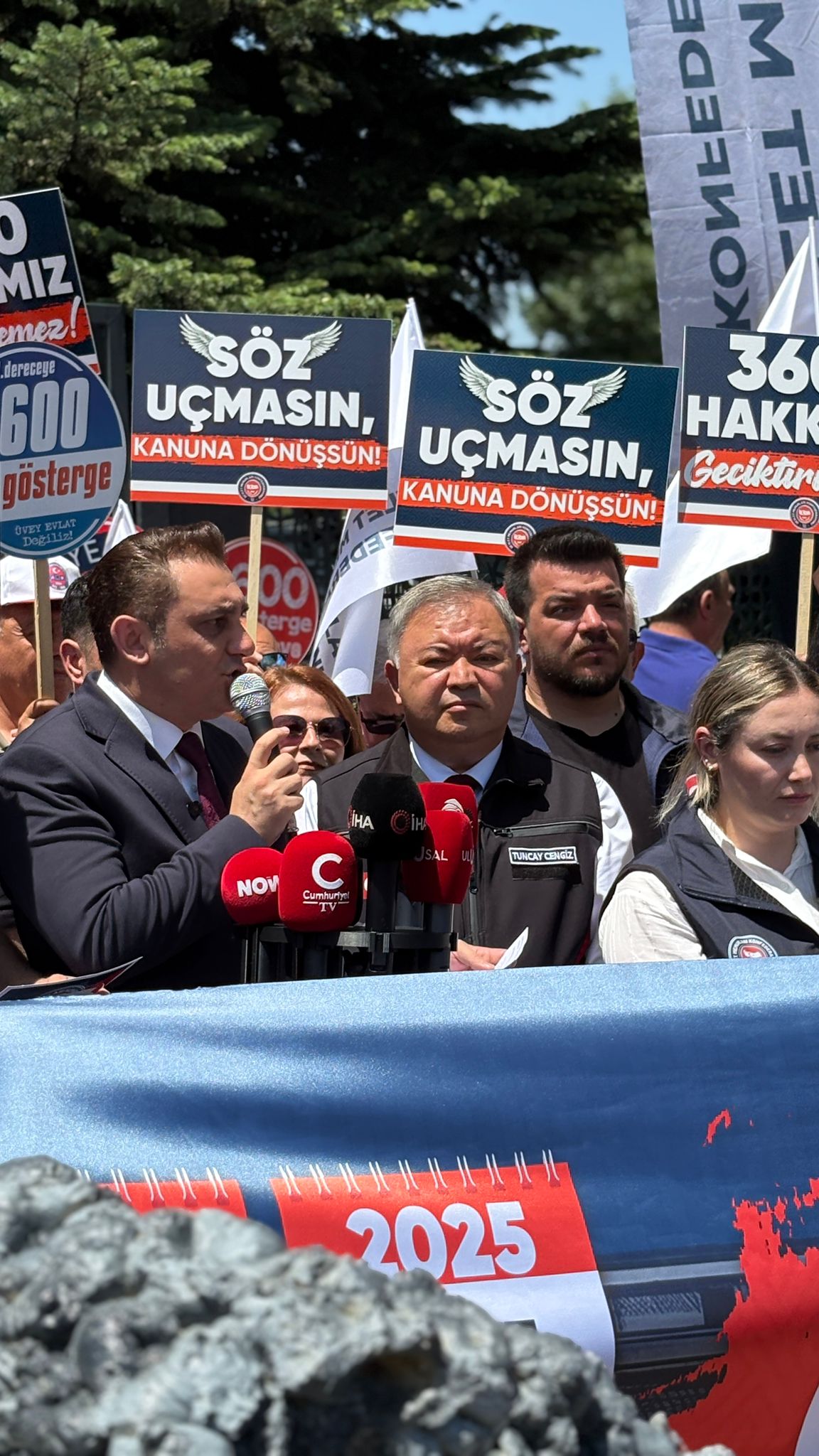 DEVLET MEMURLARI KONFEDERASYONU ANKARA’DA SES YÜKSELTTİ: “ARTIK VAAT DEĞİL, KANUN İSTİYORUZ”